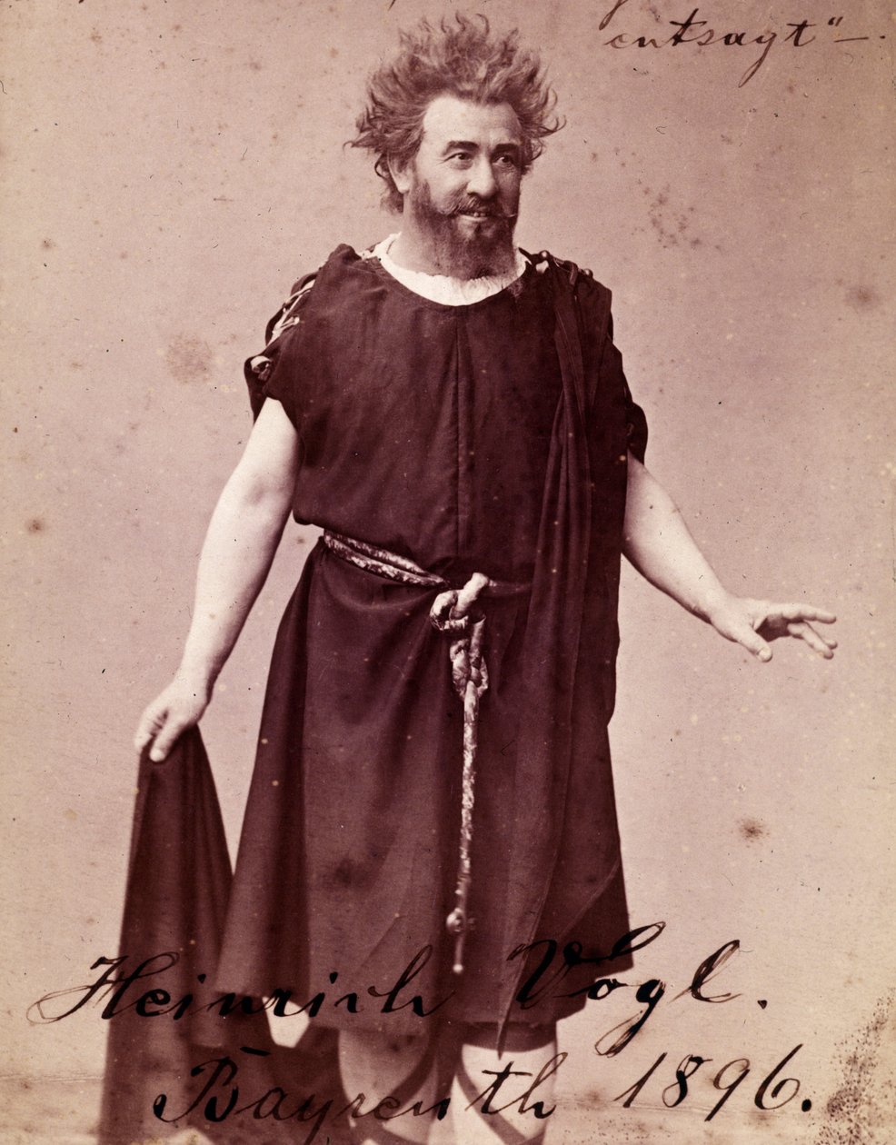 Saksalainen tenori Heinrich Vogl (1845 - 1900) Logen roolissa Richard Wagnerin Siegfriedissä Bayreuthissa. 1896 tekijältä Unknown photographer