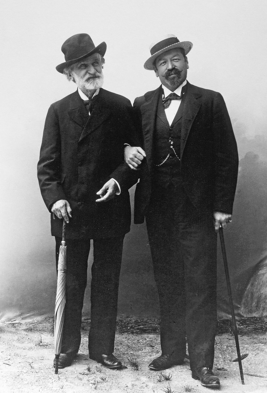 Giuseppe Verdi, italialainen säveltäjä (1813-1901) ja tenori Francesco Tamagno (1850-1905) Montecatinissa 1800-luvun lopulla. tekijältä Unknown photographer