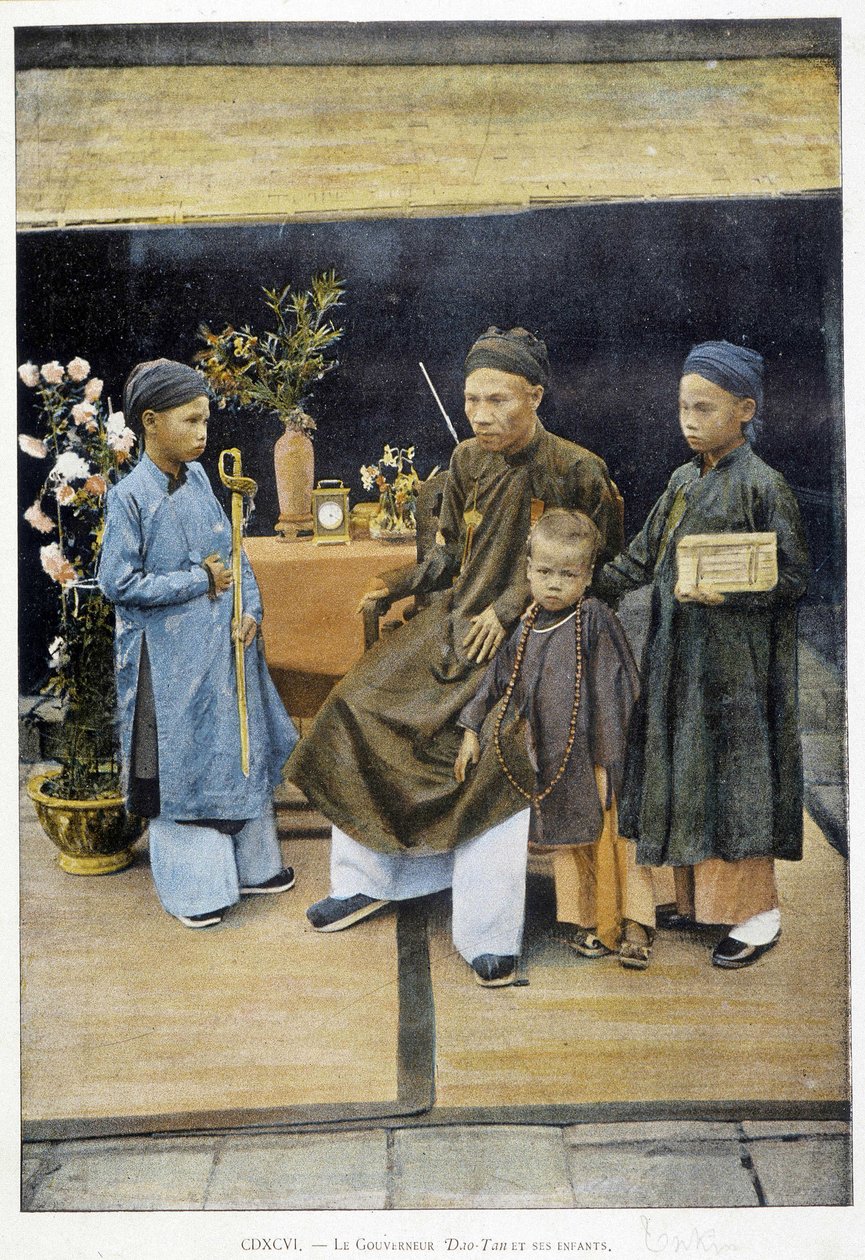 Kuvernööri Dao Tan ja hänen lapsensa, v. 1895, "Around the World", 1800-luvun loppu. tekijältä Unknown photographer