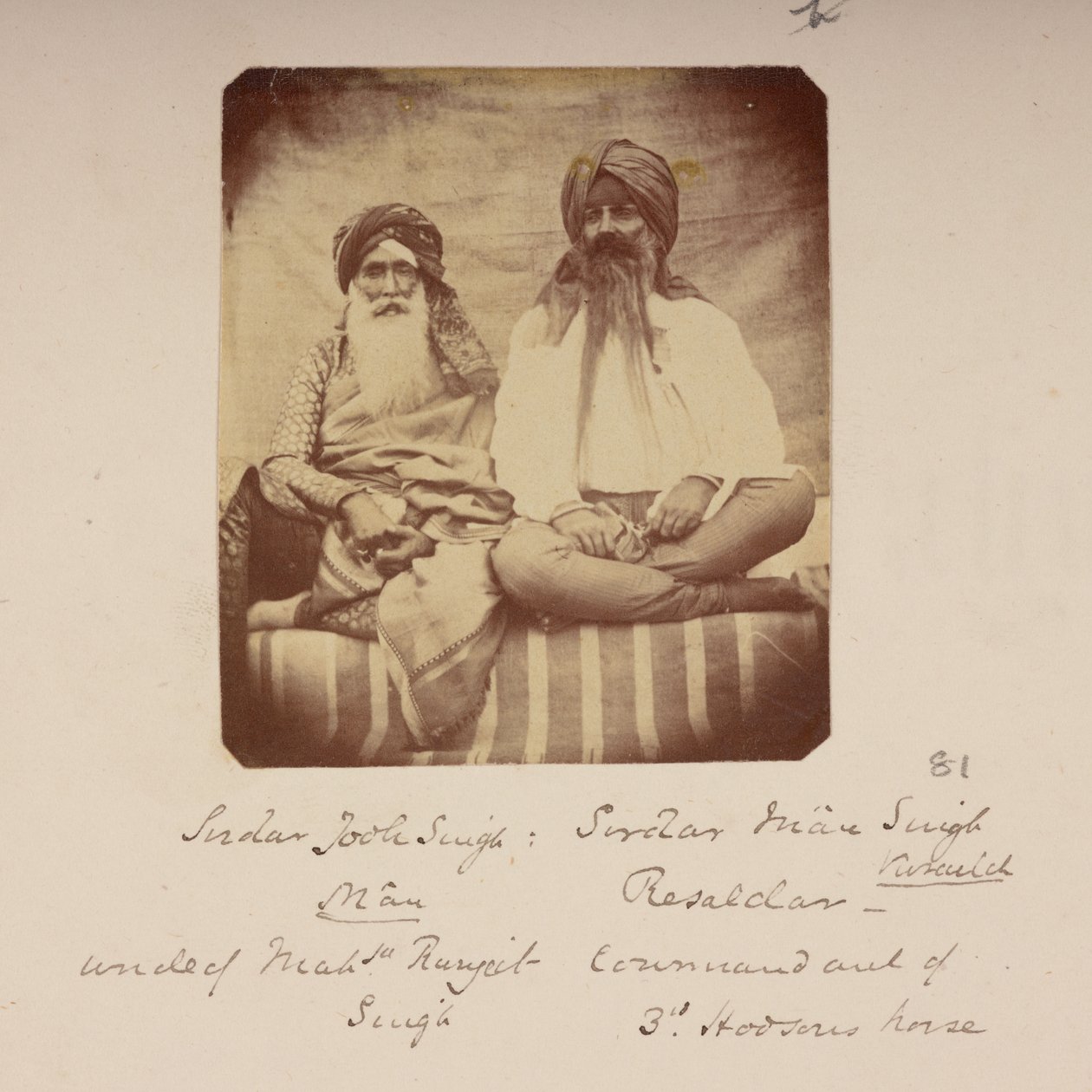Ranjit Singhin kotikaupungin päälliköitä: hänen setänsä Jodh Singh Mann (vas.) ja Man Singh Vuraich, Gujranwala, noin 1860 (s/w-kuva). tekijältä Unknown photographer