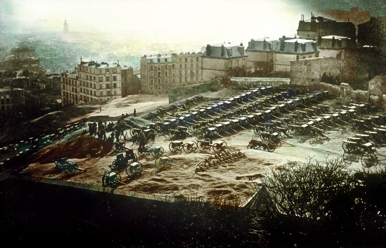 Montmartressa hallituksen suuret aseet uhkaavat Pariisin maaliskuun 18. päivänä tekijältä Unknown photographer
