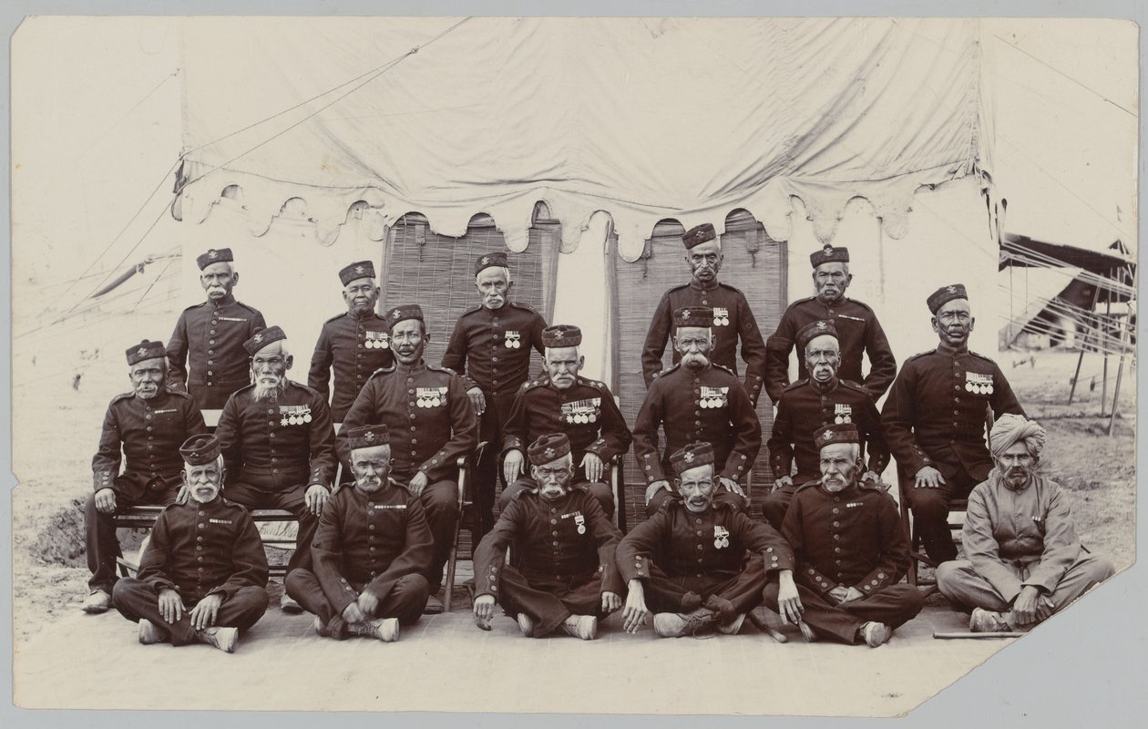 Intian kapinan veteraanit 2. (Walesin prinssin) gurkharykmentistä tekijältä Unknown photographer