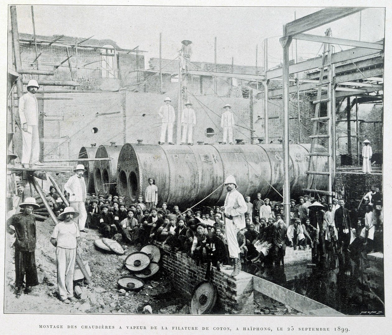 Höyrykattiloiden asennus Haiphong-puuvillakehruusta 25.9.1899 - Robert Dubois