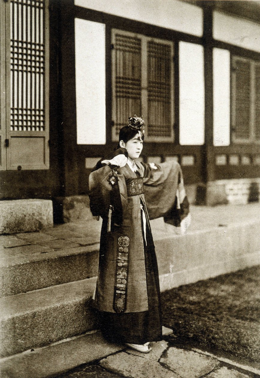 Kusang Coreenne tanssija (1800-luvun loppu). tekijältä Unknown photographer