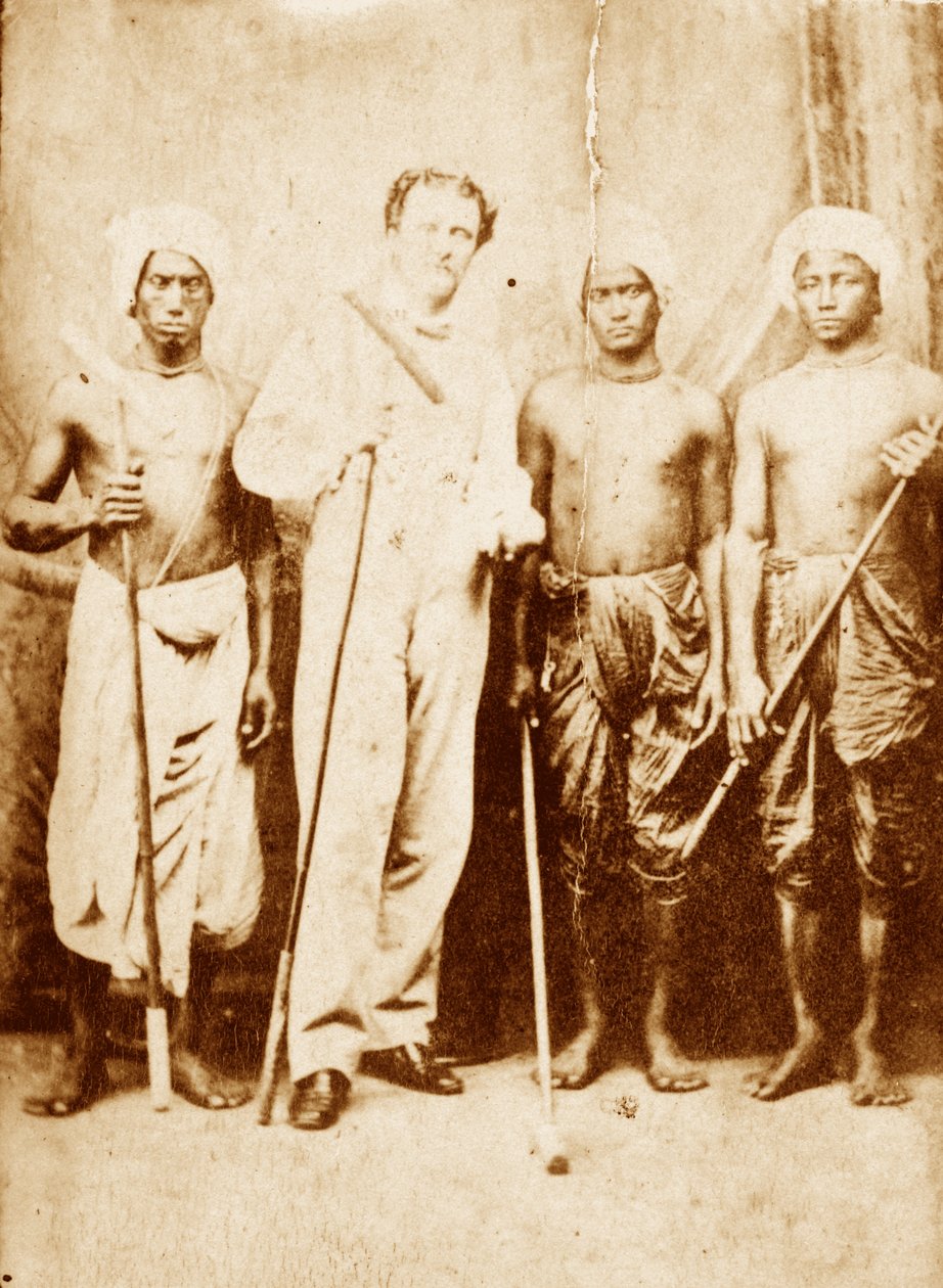 Luutnantti Joseph Sherer, Cacharin superintendentin apulainen kantajiensa kanssa, Manipur, noin 1861 tekijältä Unknown