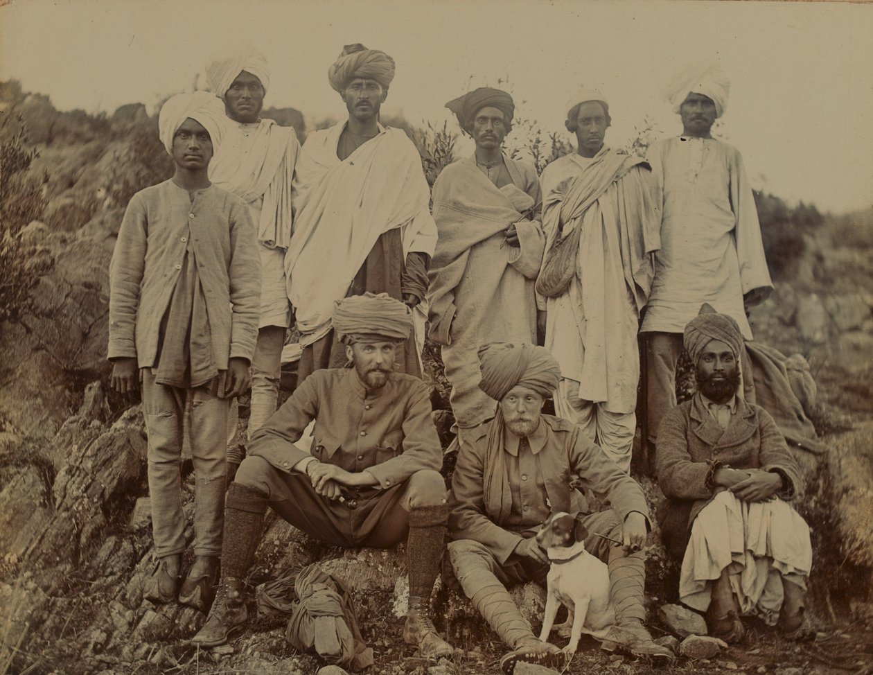 Luutnantti S Edwardes koiransa Biddyn kanssa, noin 1895 tekijältä Unknown
