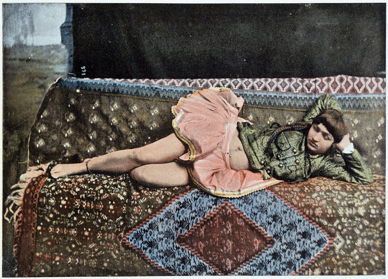 Persialainen Teheranin haaremissa - valokuvaus, 1800-luvun loppu tekijältä Unknown photographer