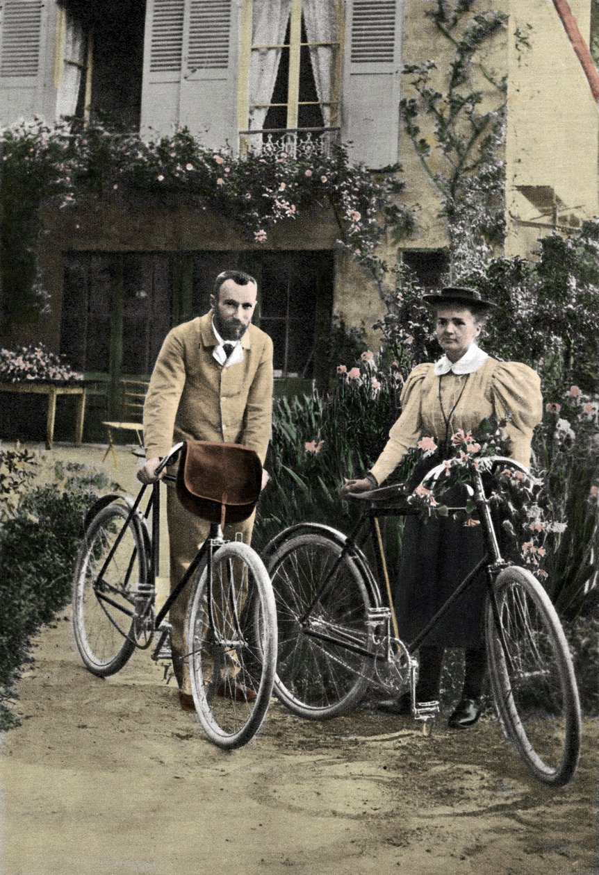 Pierre ja Marie Curie puutarhassaan tekijältä Unknown photographer