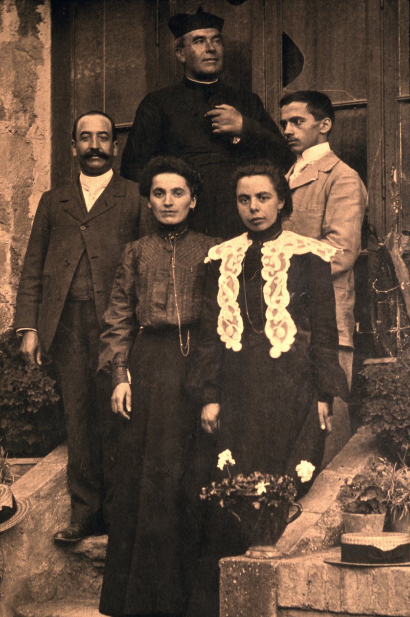 Abbe Bérenger Saunièren muotokuva, Rennes-le-Château (s/w-kuva). tekijältä Unknown photographer