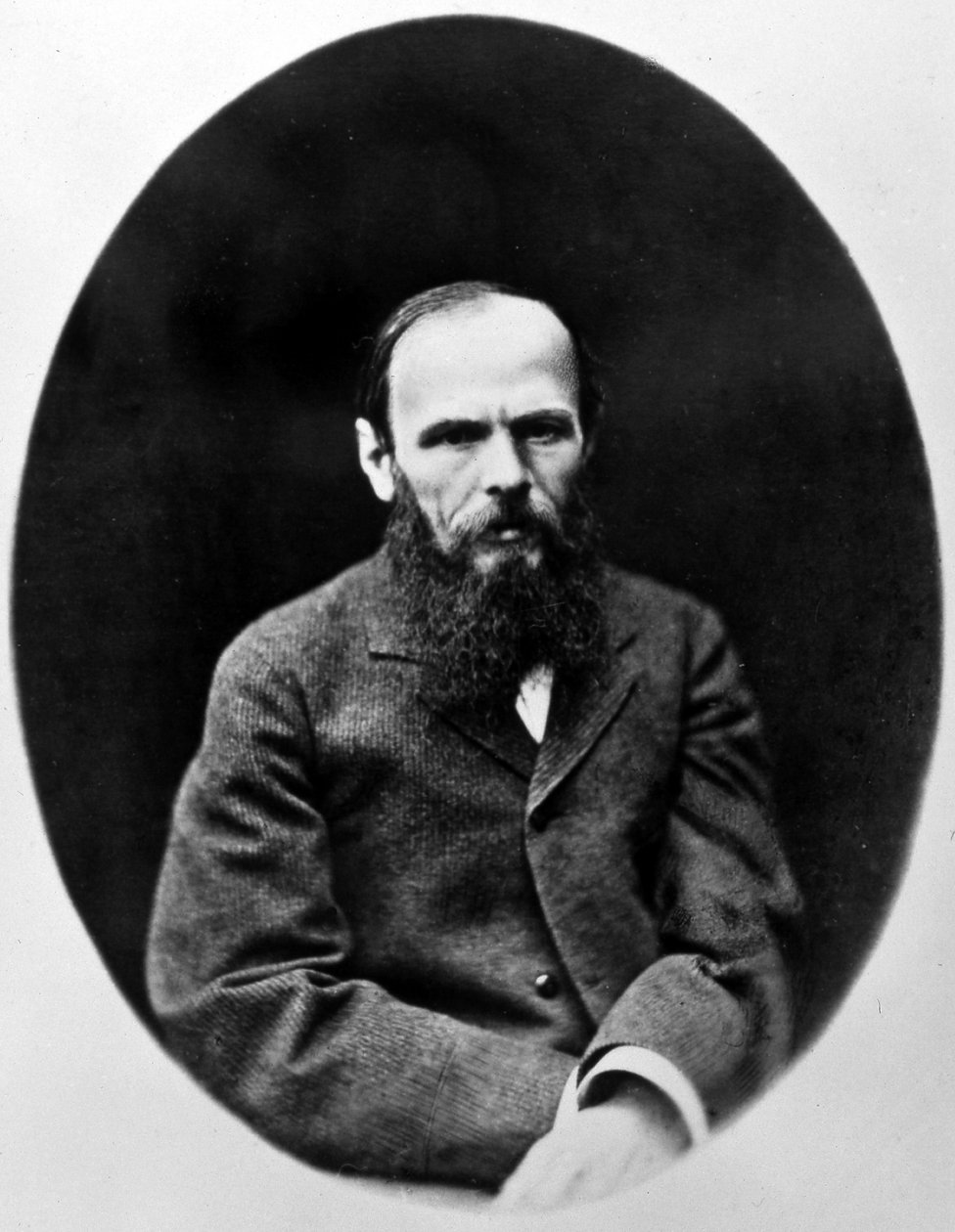 Dostojevskin muotokuva medaljongissa. tekijältä Unknown photographer