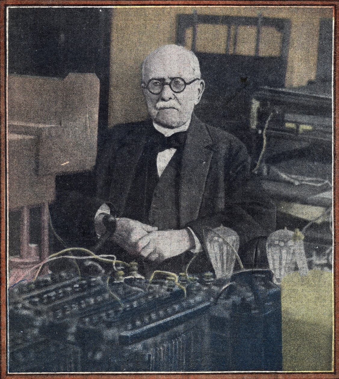 Muotokuva Edouard Branly (1844-1940) fyysikko (Muotokuva ranskalaisesta keksijästä, fyysikosta Edouard Branlysta) Le pelerinistä toukokuu 1934 Yksityiskokoelma tekijältä Unknown photographer