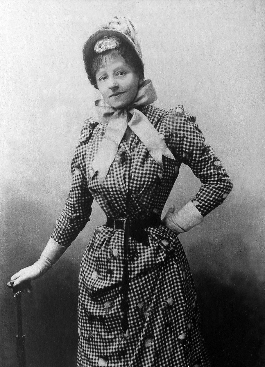 Gypin muotokuva (Sibylle Gabrielle Marie Antoinette Riquetti de Mirabeau, Martel de Janvillen kreivitär) (1849-1932), ranskalainen kirjailija, hän kirjoitti yli 120 kirjaa, mukaan lukien "Ce que femme passe" vuonna 1883. Hän on Mirabeaun pieni veljentytär. tekijältä Unknown photographer