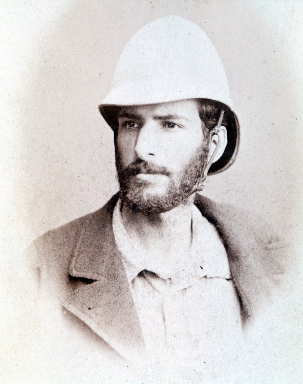 Pierre Savorgnan de Brazzan (1852 - 1905) muotokuva. tekijältä Unknown photographer