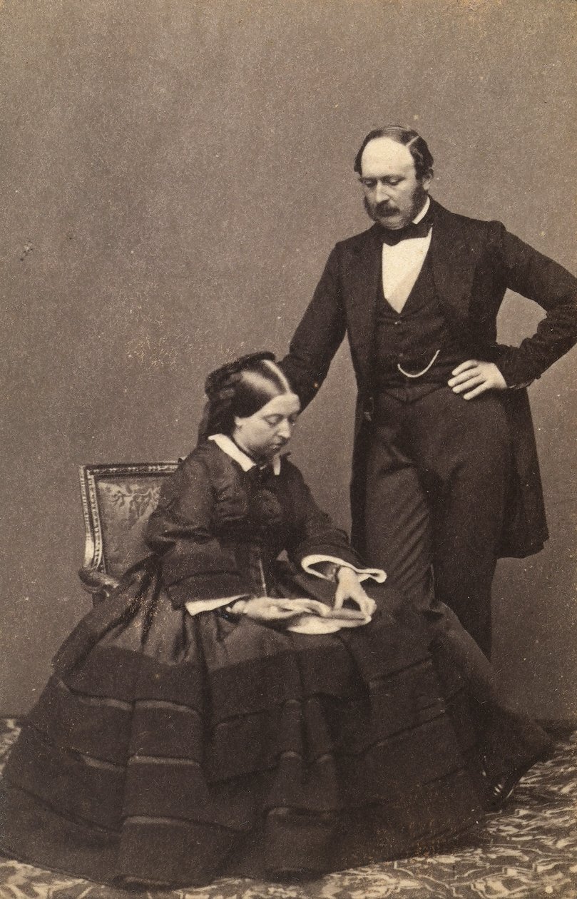 Muotokuva Englannin kuningatar Victoriasta ja prinssi Albert Saksi-Coburg-Götan prinssipuolisosta tekijältä Unknown photographer
