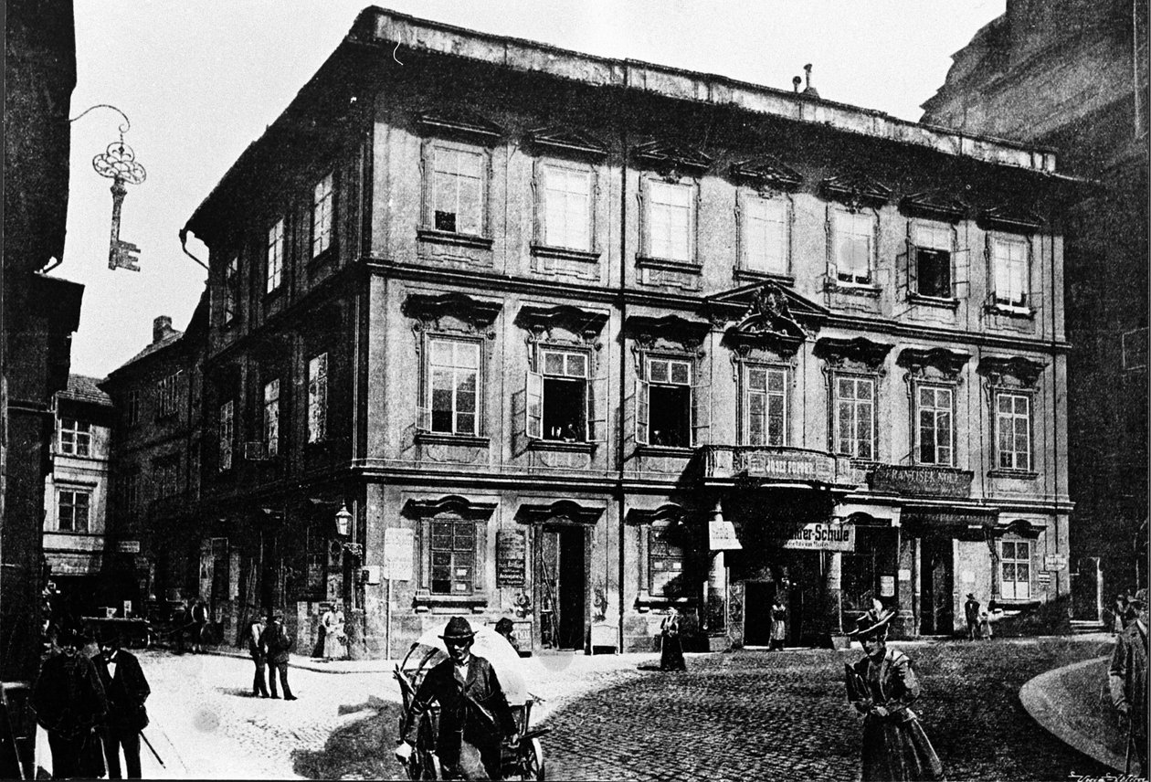Praha, ennen 1897. Rakennus, jossa kirjailija Franz Kafka syntyi. tekijältä Unknown photographer