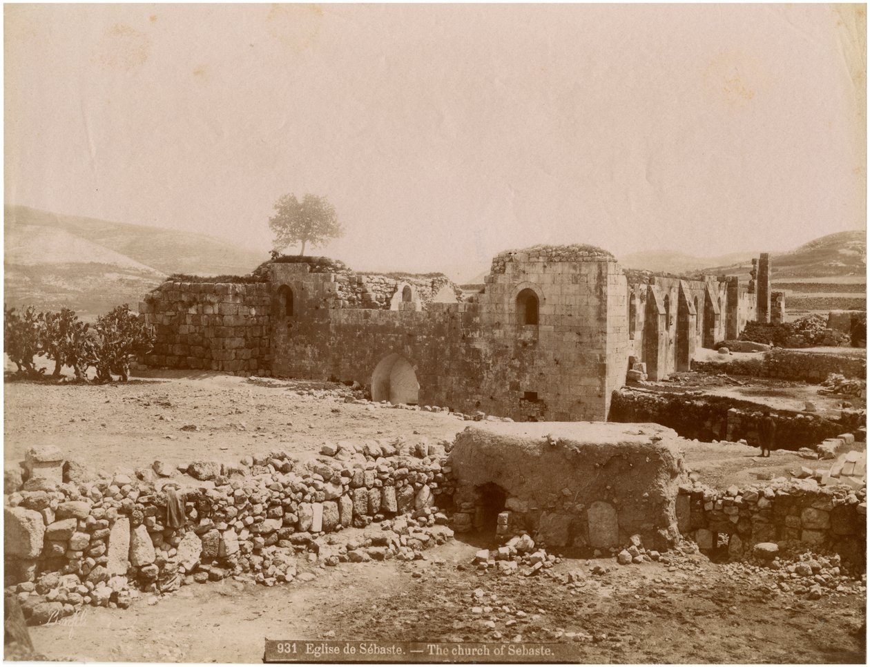 Pyhän neljänkymmenen marttyyrin kirkon rauniot, Sebaste (Sivas), Turkki, noin 1890 tekijältä Unknown photographer