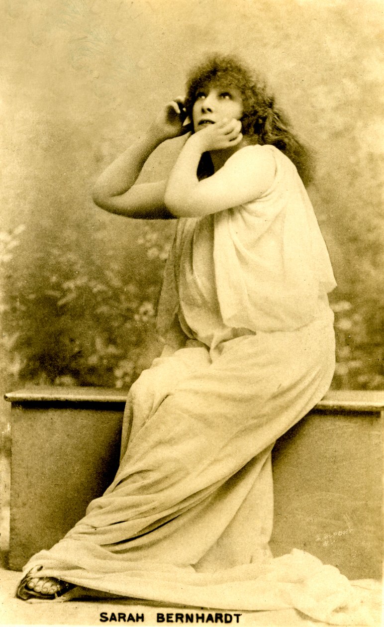 Sarah Bernhardt nimiroolissa "Izey" Abbey Theatressa Irlannissa vuonna 1896 (postikortti) tekijältä Unknown photographer