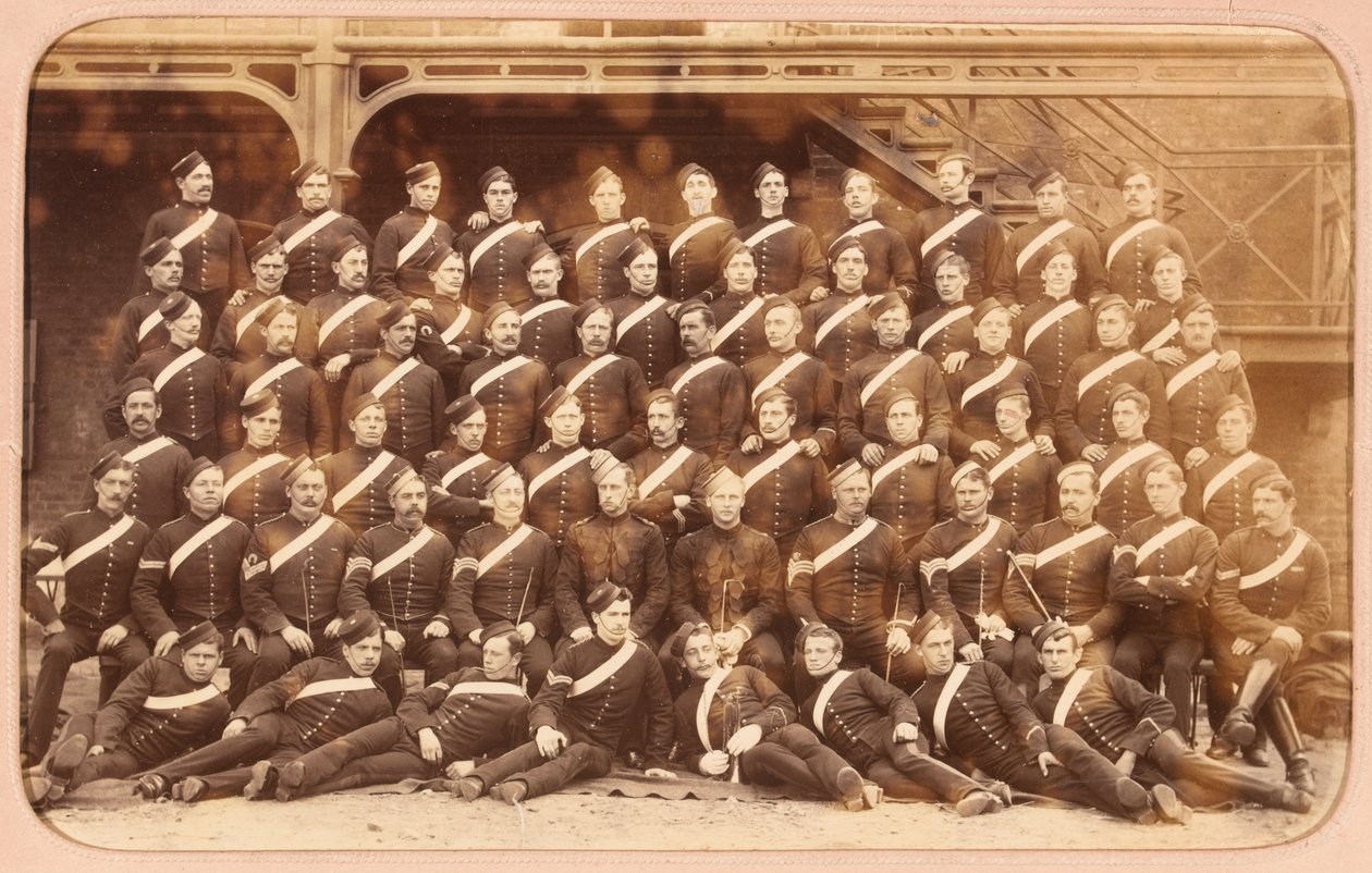 Soldiers of the 1st (Royal) Dragons tallipukussa, Aldershot tekijältä Unknown photographer
