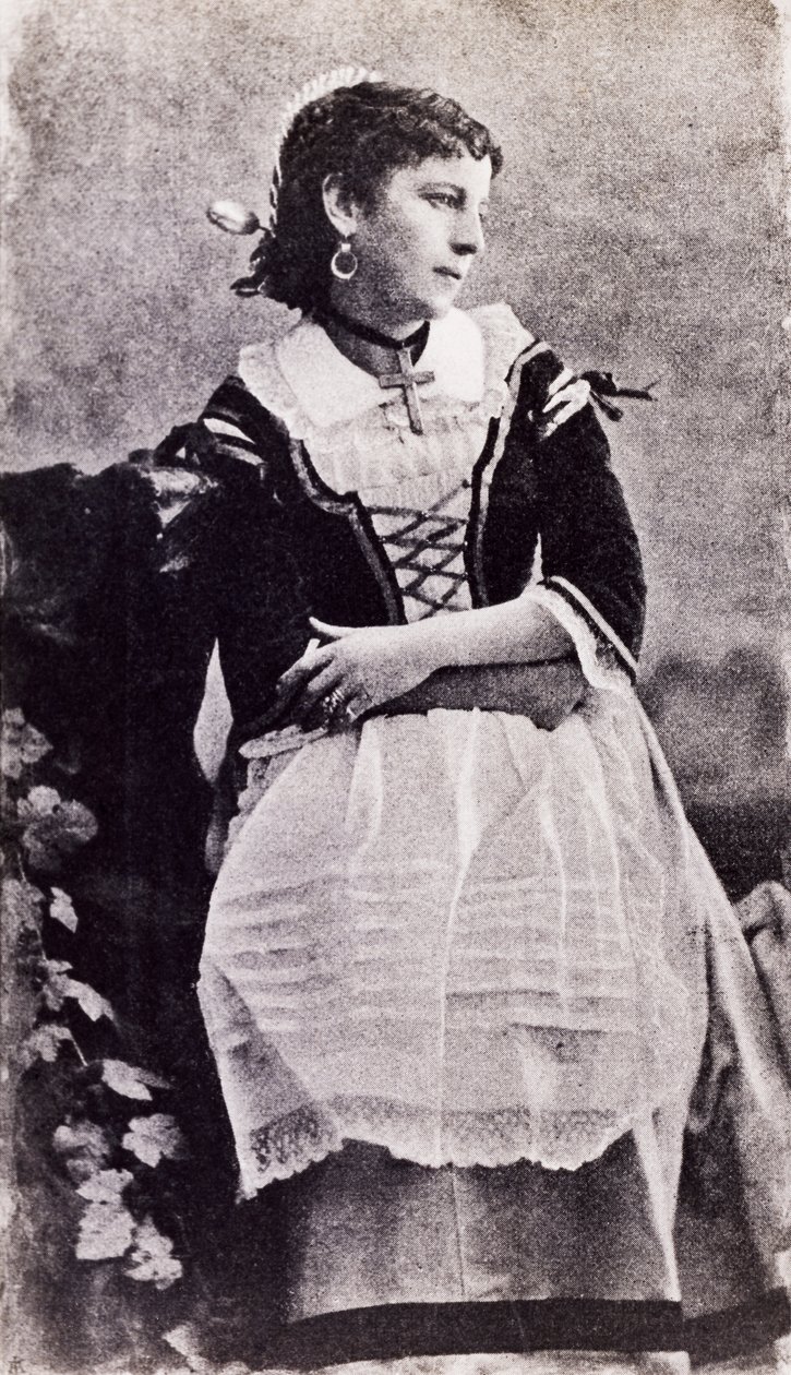 Teresina Brambilla (1845-1921) näyttämöasu päällään. tekijältä Unknown photographer