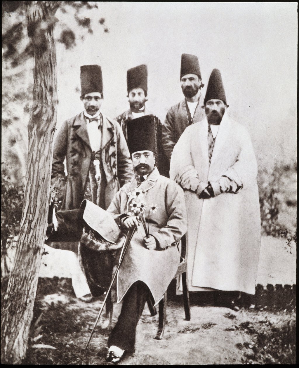 Persian shaahi Nasser-ed-Din ja hänen kamarikuntansa tekijältä Unknown photographer