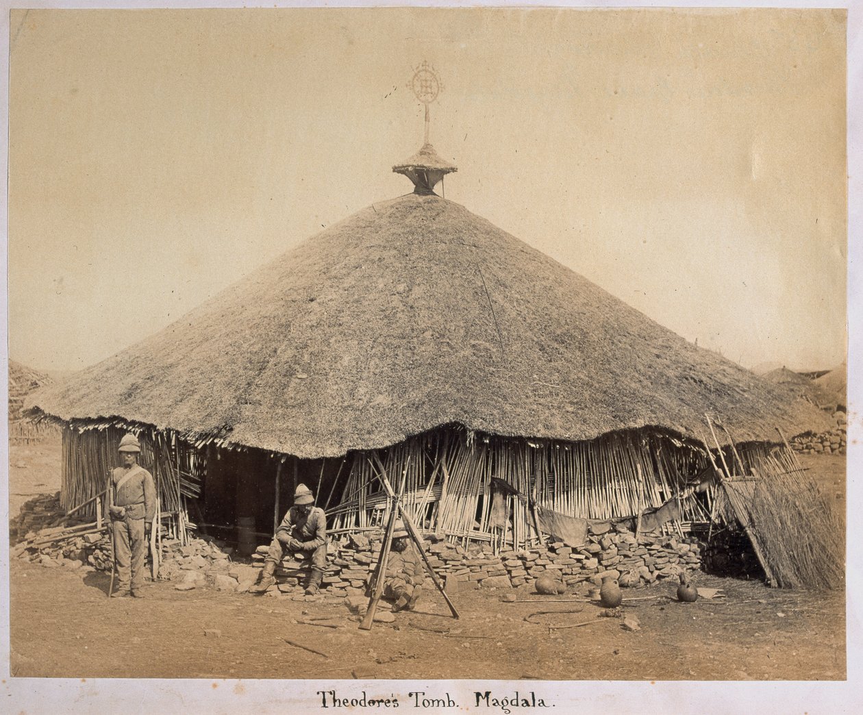 Theodoren hauta, Magdala, Abessinia tekijältä Unknown photographer