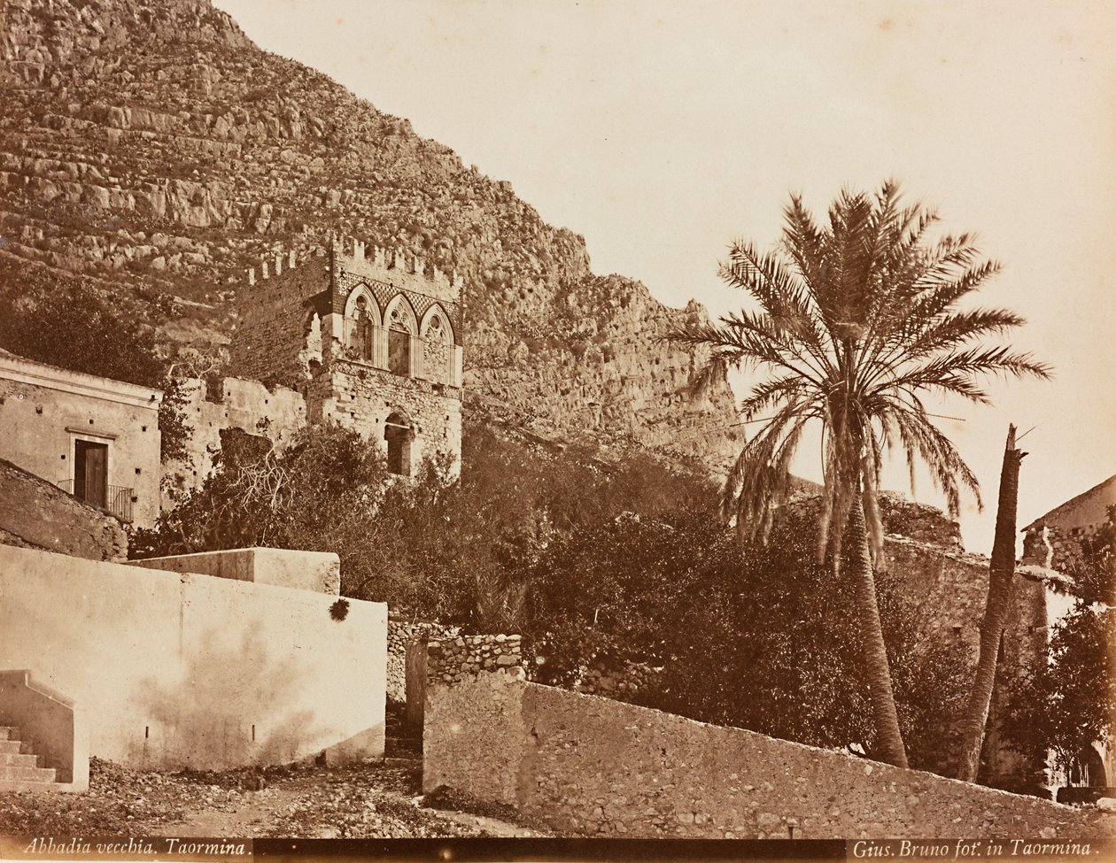 Näkymä Badia Vecchiasta, Taormina tekijältä Unknown photographer