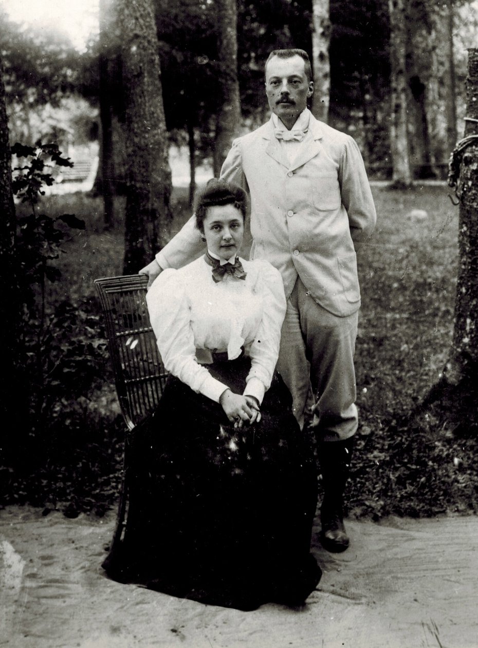 Vladimir Dmitrievich Nabokov (1870-1922) ja Elena Ivanovna Rukavishnikova (1876-1939), Nimetön. Valokuvaaja, n. 1896, Aluetieteen museo, Rozhdestveno tekijältä Unknown photographer