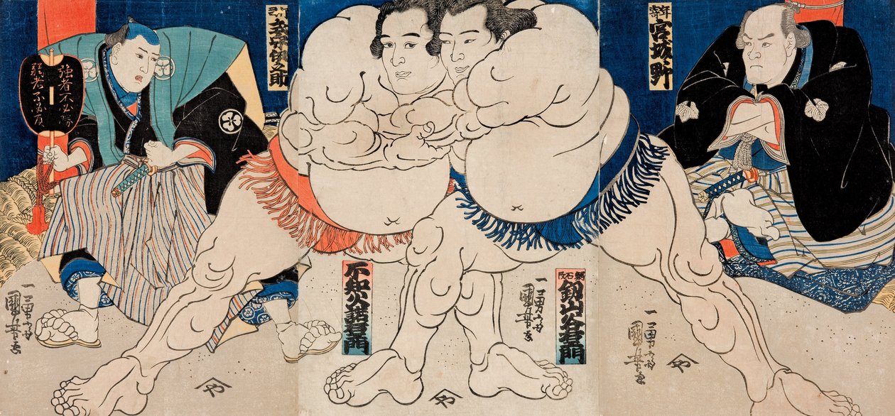 Sumopainijat Shiranui Dakuemon (keskellä vasemmalla), Tsurugizan Taniemon (keskellä oikealla) ja erotuomari ... tekijältä Utagawa Kuniyoshi