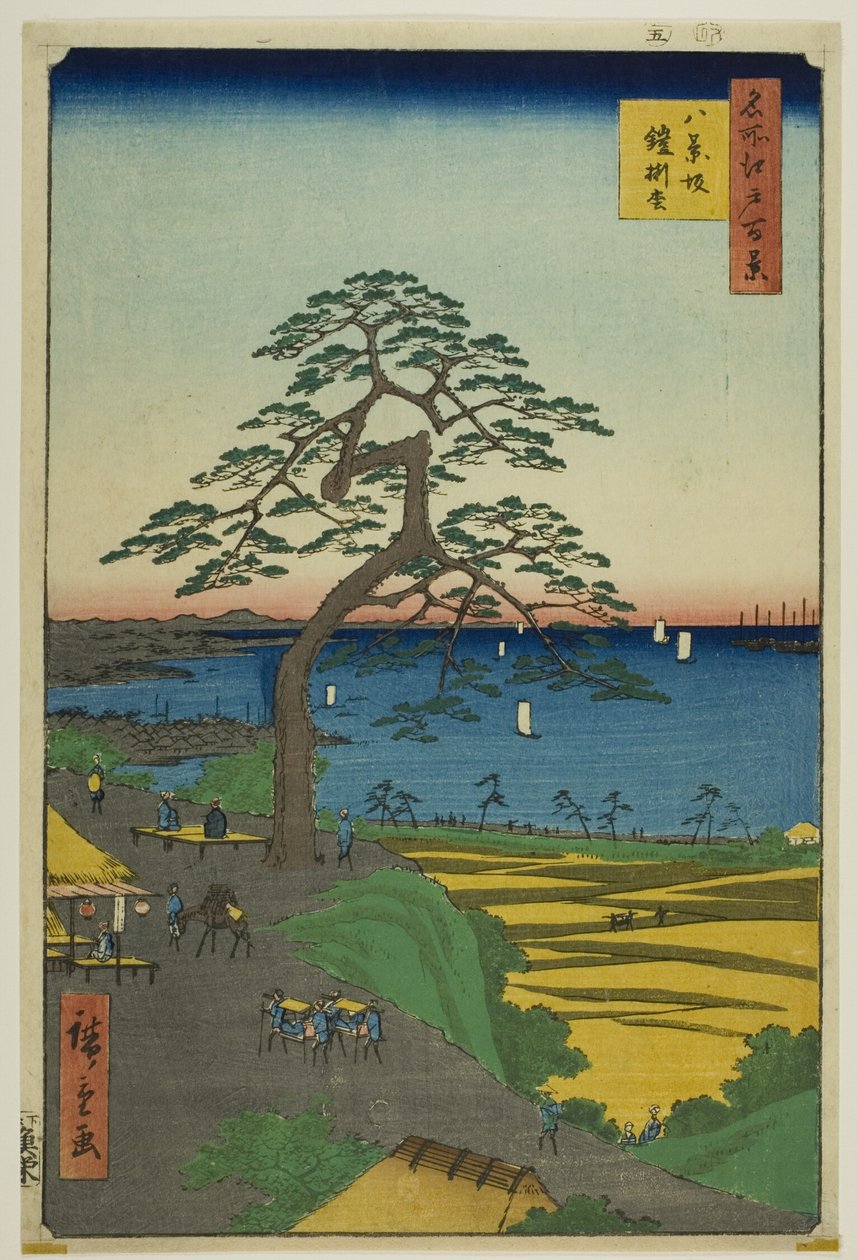 Hakkeizakan panssarimänty (Hakkeizaka Yoroikakematsu), sarjasta "Sata kuuluisaa näkymää Edosta (Meisho Edo hyakkei)". tekijältä Utagawa Hiroshige