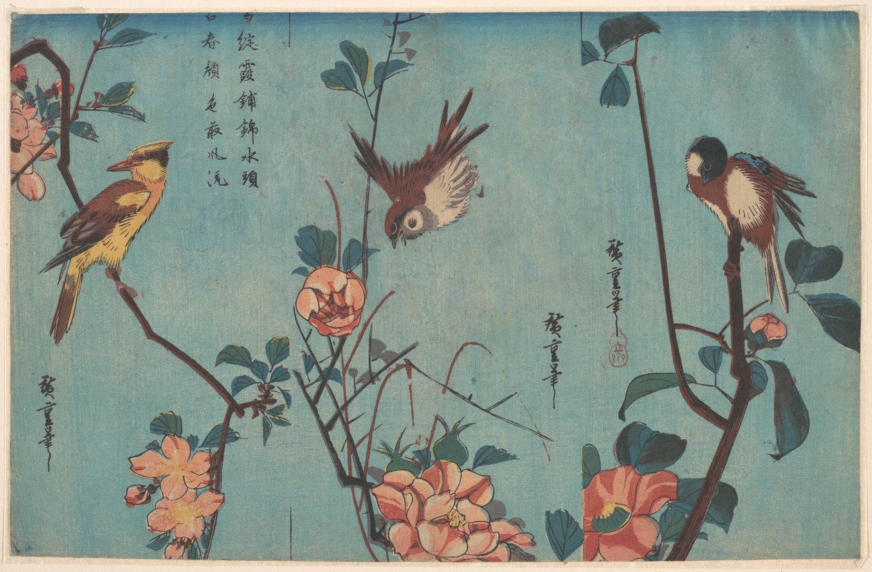 Tiainen ja kameliat (oikealla), varpunen ja villiruusut (keskellä) sekä mustaniskakäpylintu ja kirsikankukat (vasemmalla) tekijältä Utagawa Hiroshige