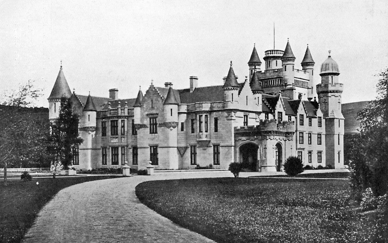 Balmoral Castle, Skotlanti, vuodelta 1920 tekijältä Valentine and Sons Ltd