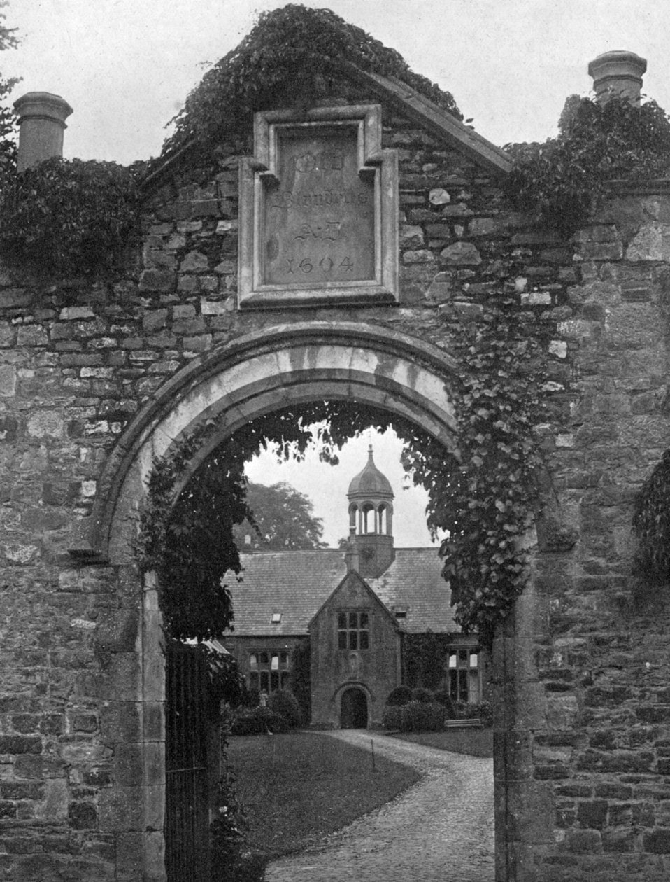 Blundells School, Tiverton, Devon, 1924-1926 tekijältä Valentine and Sons Publishing Co