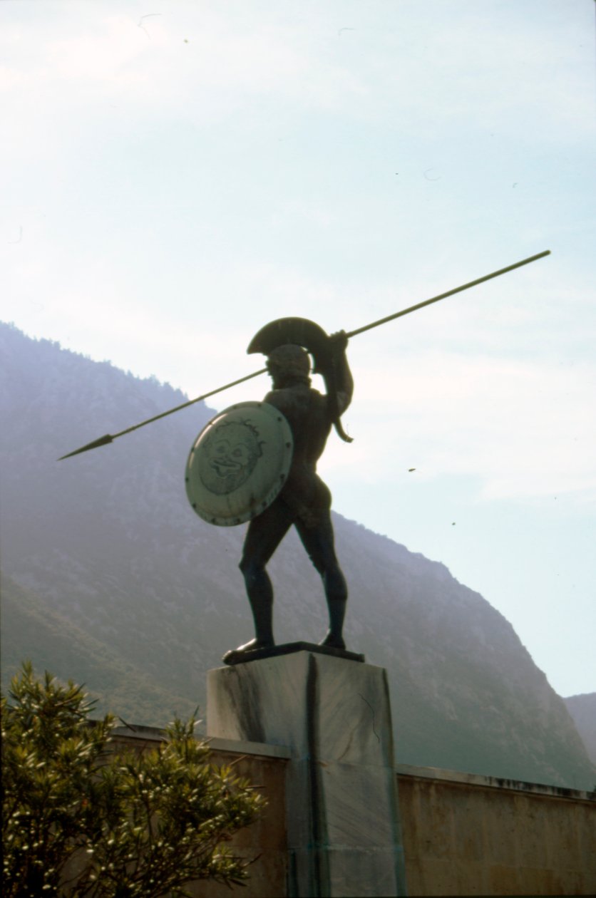 Leonidaksen pronssinen patsas Thermopylaessa, 1900-luku tekijältä Vasos Falireas
