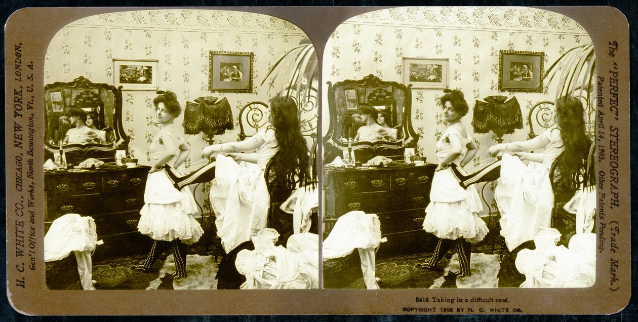 Stereoskooppinen kortti, joka kuvaa naista korsettina, n. 1900 (seepiakuva) (katso myös 473244) tekijältä Vermont, USA H.C. White Company