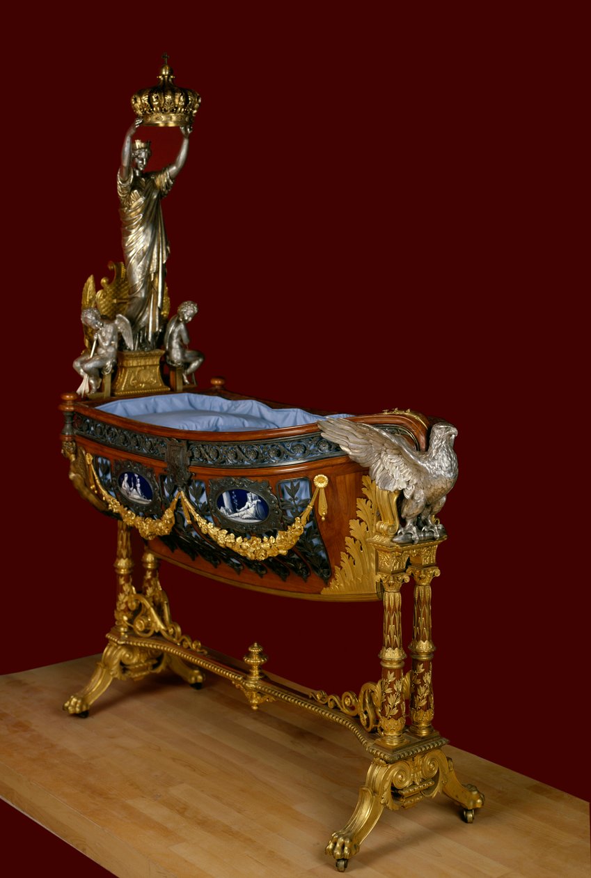 Keisarillisen prinssin Eugene Louis Josephin (1856-1879), Napoleon III:n pojan kehto, jonka arkkitehti Victor Balard on valmistanut hopeasta, emalista, pronssista ja puusta Rooman kuninkaan kehdon mallin mukaan. 1856 Pariisi, Musee Carnavalet tekijältä Victor Baltard