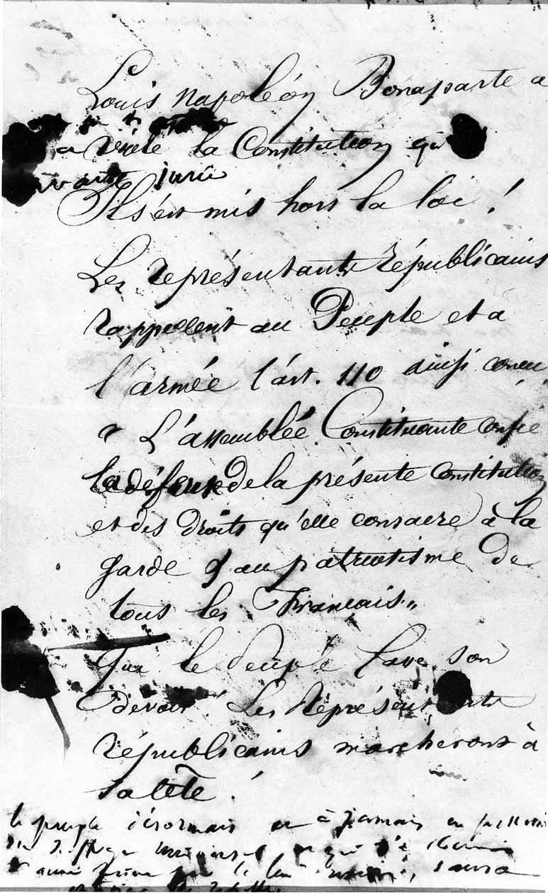 Manifestin ensimmäinen sivu, jossa pariisilaiset hylkäävät Louis Napoleon Bonaparten vuonna 1851 tekemän Ranskan perustuslain rikkomisen (kynä ja muste paperilla) tekijältä Victor Hugo