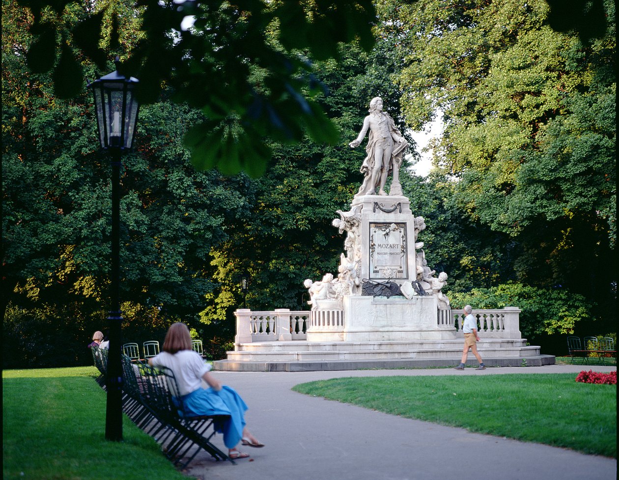 Mozartin muistomerkki, rakennettu 1896, Burggarten (kuva) tekijältä Victor Tilgner