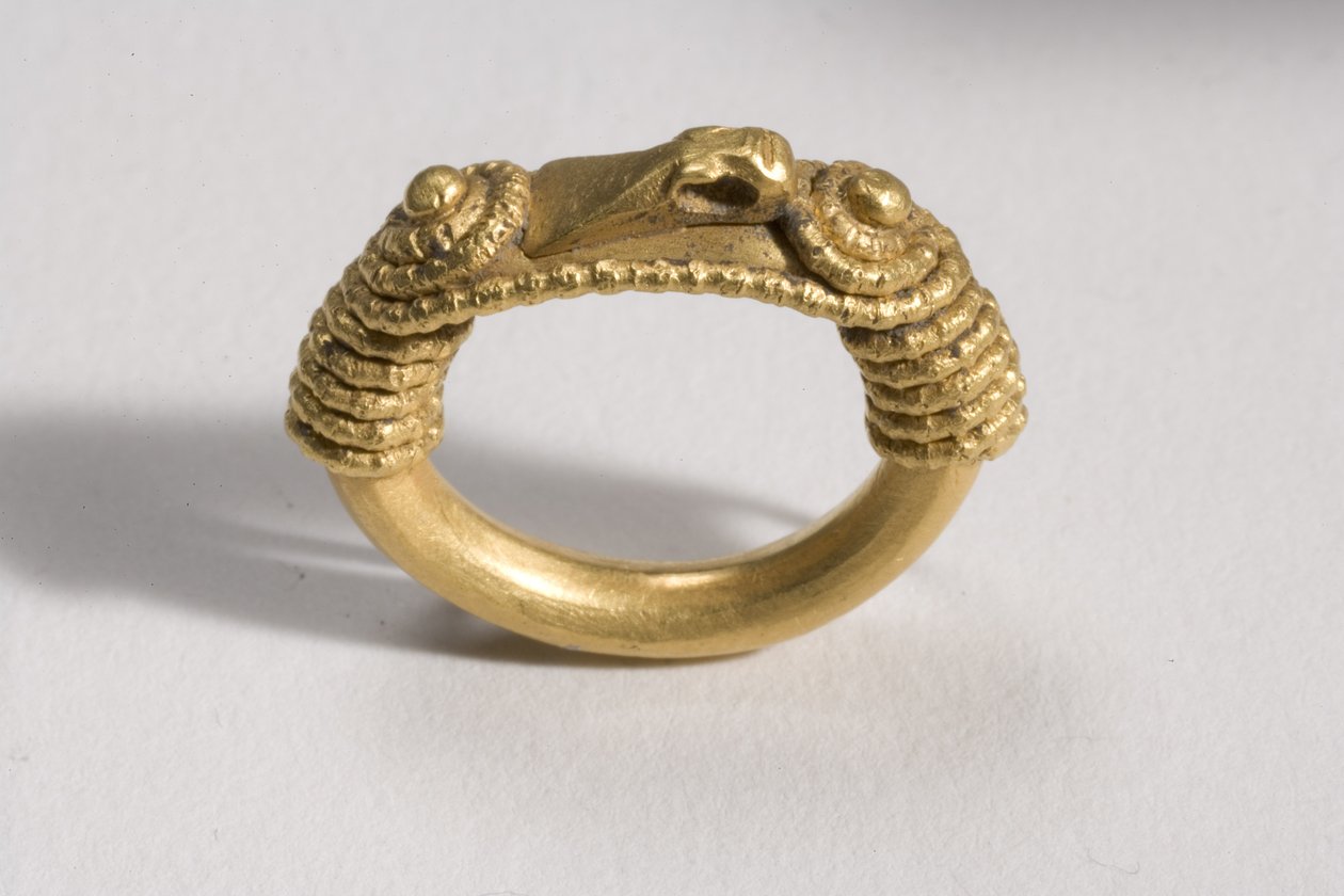 Sormus, n.10. vuosisata jKr. (kulta) tekijältä Viking