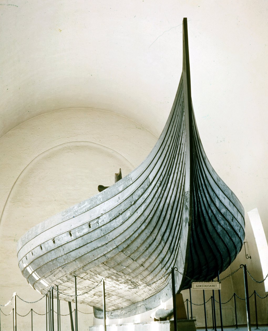 Viikinkilaiva (drakkar) Gokstadista Oslon läheltä. Oslo Bygdoy -museo, Norja. tekijältä Viking Viking