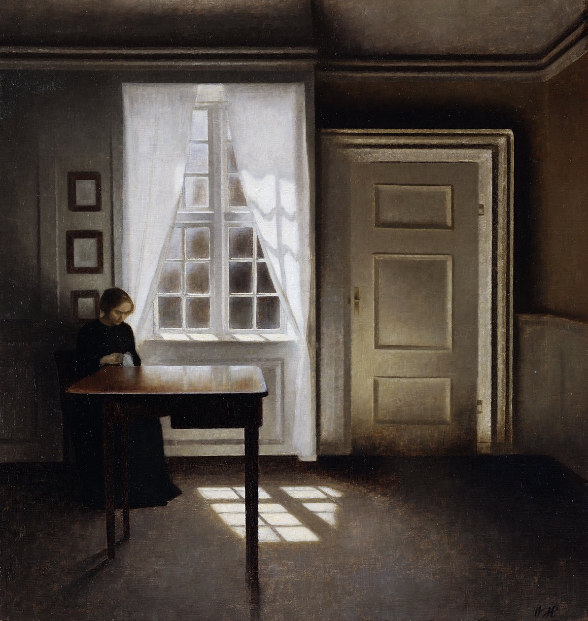 Nainen ompelee sisätiloissa tekijältä Vilhelm Hammershoi