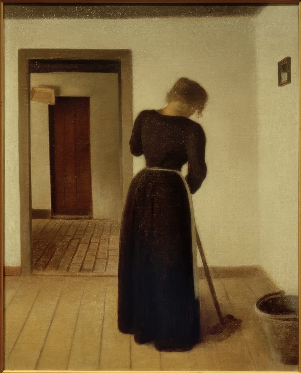 Interieur mit einer jungen Frau beim Fegen tekijältä Vilhelm Hammershoi