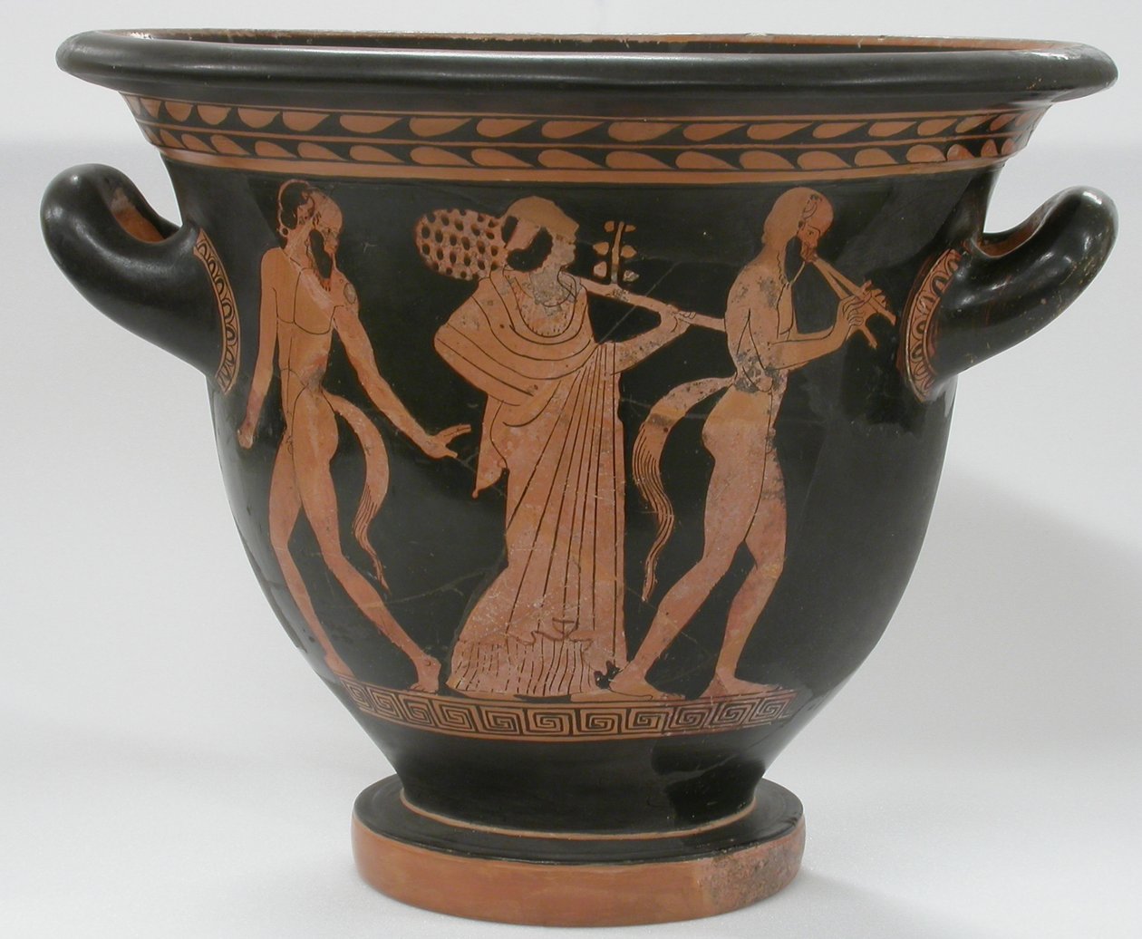 Punahahmoinen Bell Krater, joka kuvaa erilaisia kohtauksia, jotka liittyvät Dionyysiin, n. 470-440 eKr. (keraaminen) tekijältä Villa Giulia Painter