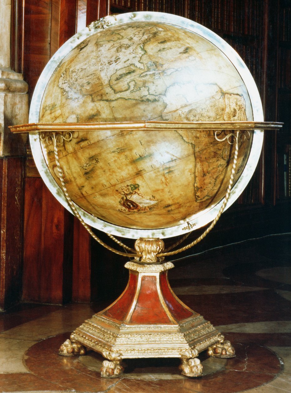 Maapallo, 1688 (paperimassa puutelineellä) (pari numeroon 90827) tekijältä Vincenzo Maria Coronelli