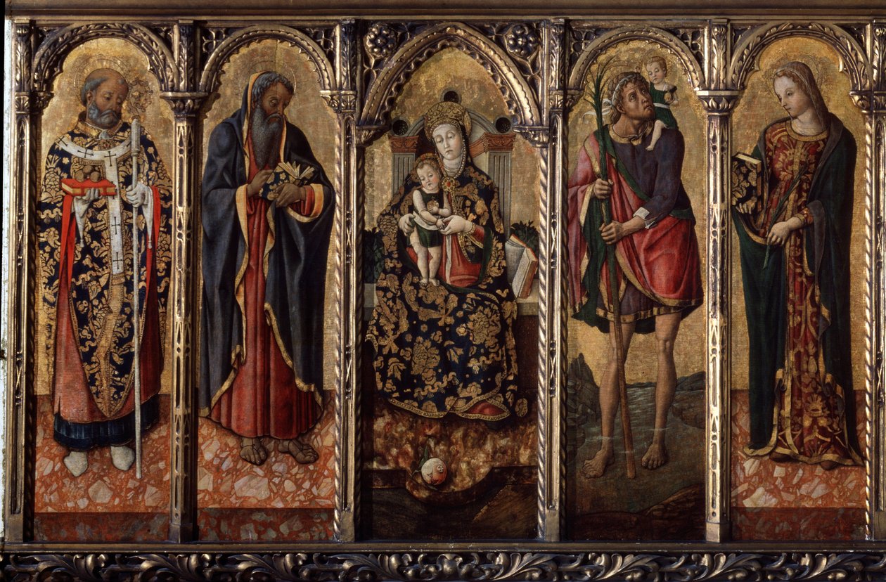 ""Madonna ja lapsi pyhien kanssa"" Edustettuina: Saint Nicolas of Myre tai Bari (270-345), Saint Anthony Abbot (Pyhä Antonius Suuri (250/251-356) (tai Saint Anthony erakko), Saint Christopher ja Pyhä Katariina (Aleksandriasta?). tekijältä Vittorio Crivelli
