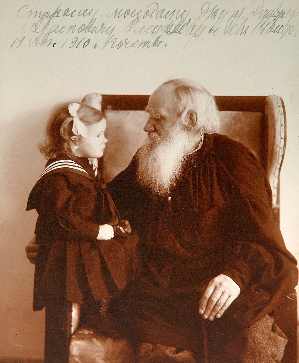 Venäläinen kirjailija Leo Tolstoi tyttärentyttärensä Tatjana, Yasnaya Polyana, Venäjä, 1910. tekijältä Vladimir Grigorievich Chertkov