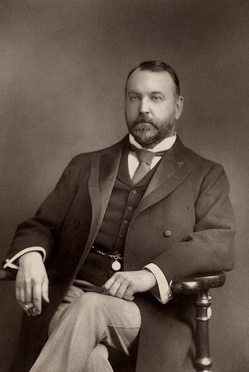 ""Sydney Grundy (1848-1914) englantilainen näytelmäkirjailija ja asianajaja. Lukuisten näytelmien, pääasiassa komedioiden ja farssien, kirjoittaja. (woodburytyyppi) tekijältä W. and D. (after) Downey