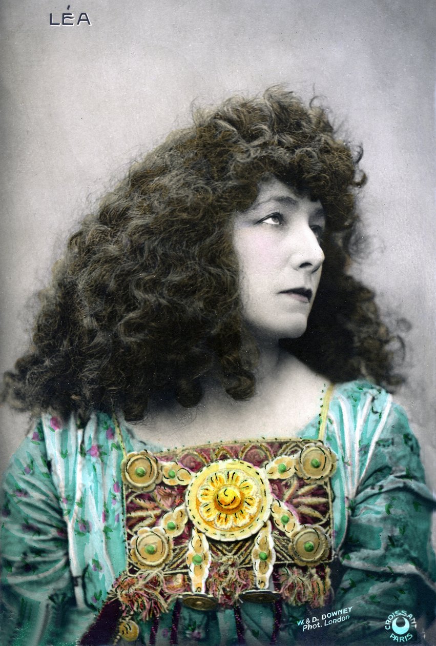 Henriette Rosine Bernard eli Sarah Bernhardt (1844-1923) Léan roolissa (kuva). tekijältä W. and D. Downey