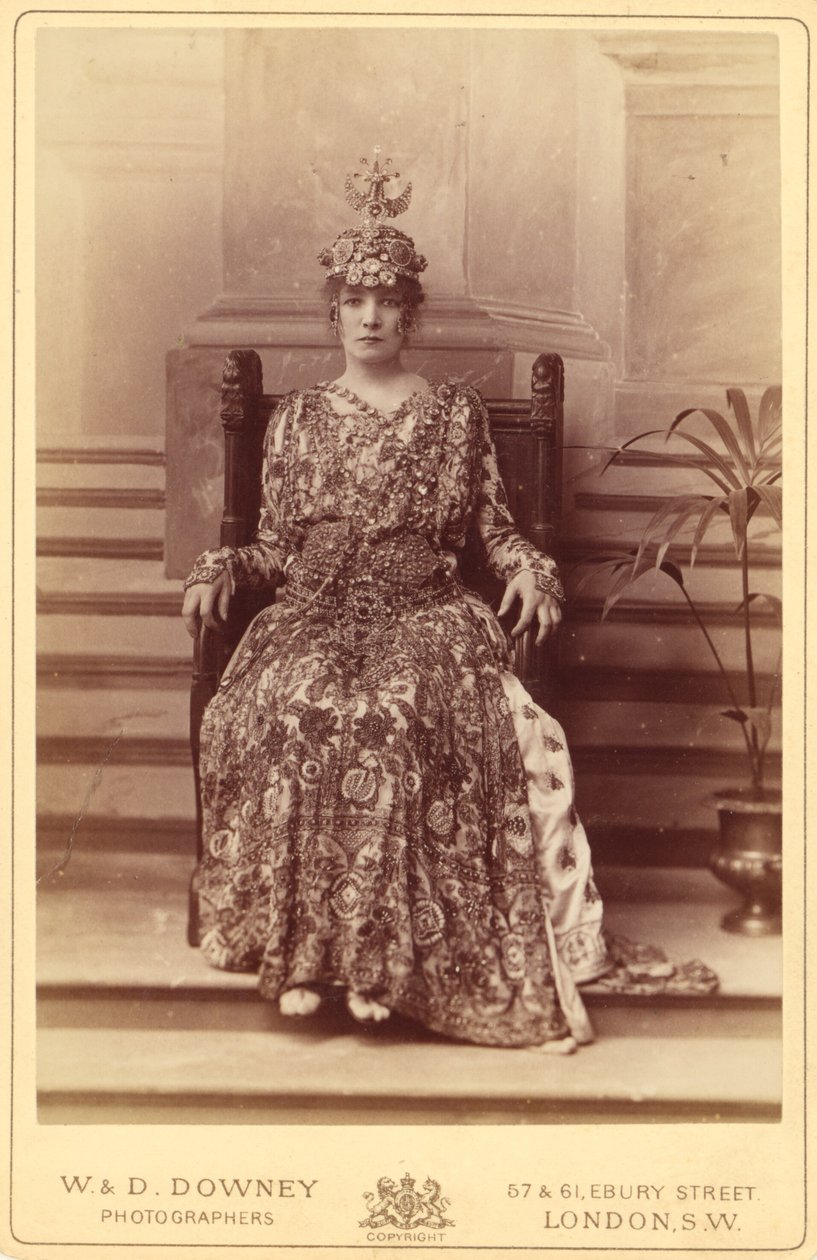 [Sarah Bernhardt keisarinna Theodorana Sardoun teoksessa "Theodora"] tekijältä W. and D. Downey