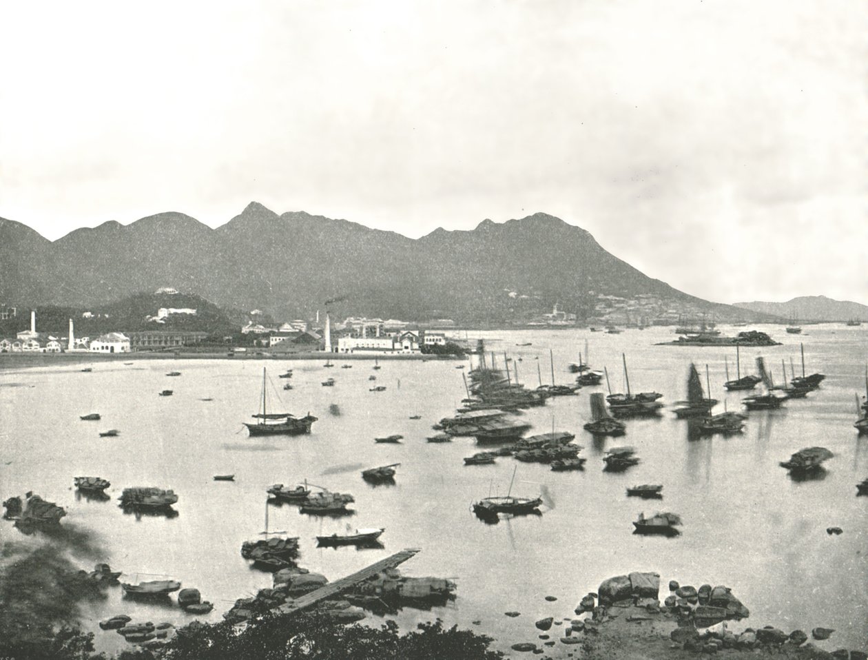 East Point näyttää Victoria Hillsin Hongkongissa, 1895. tekijältä W and S Ltd