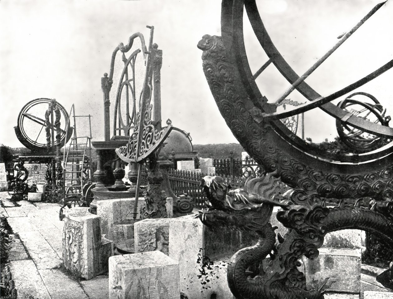 Jotkut instrumentit observatorion päällä, Pekin, Kiina, 1895. tekijältä W and S Ltd